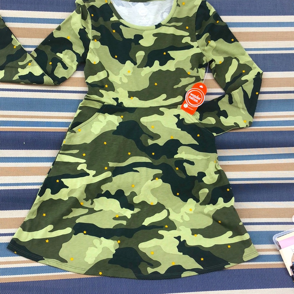 “NWT”Girl camouflage dress w/Gold star thought out! Perfect dress for outings🌺